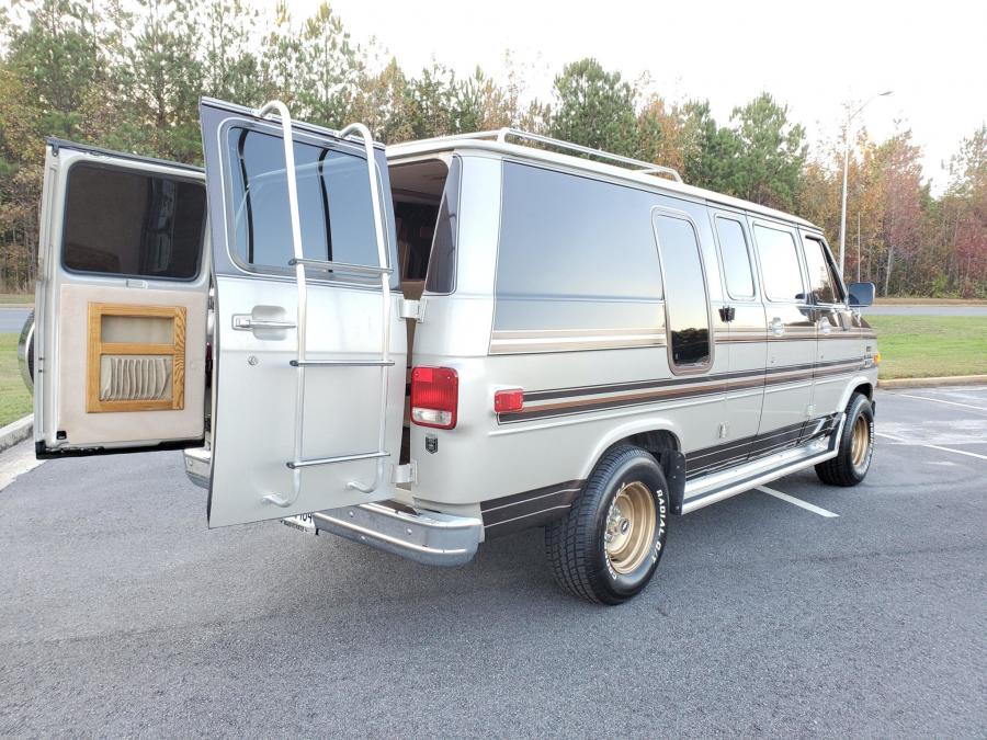  Chevrolet G20 Conversion Van  (CG21305) 1988 года  (фото 233 из 257)